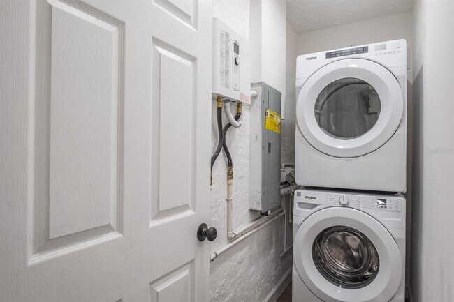 Building Photo - 781 40th Ave NE