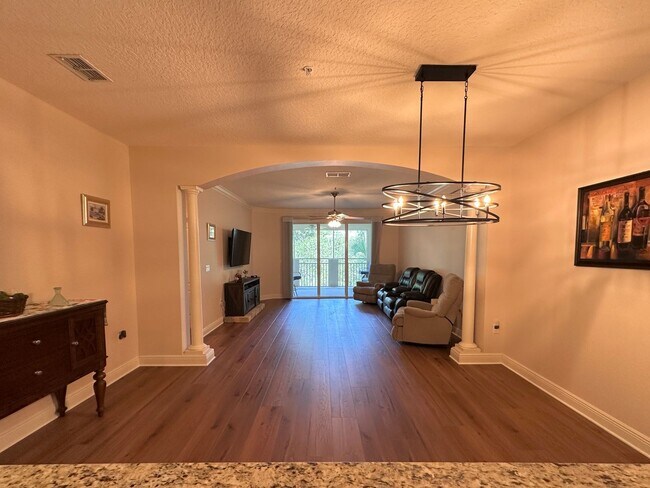 Building Photo - 45 Riverview Bend S