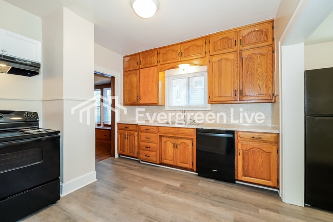 Building Photo - 1420 S 33 St