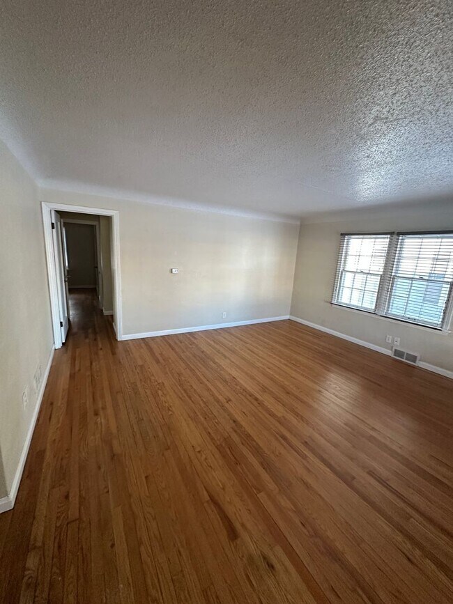 Building Photo - CHK1903