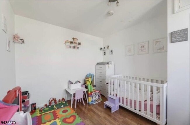 Building Photo - 578 N 9th St