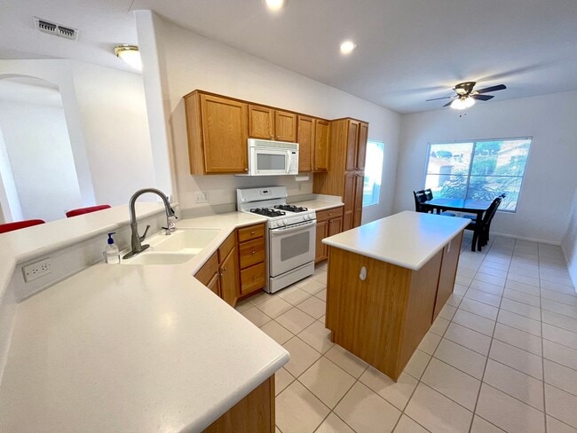 Building Photo - Large 2 Bedroom Home off the Parkway!