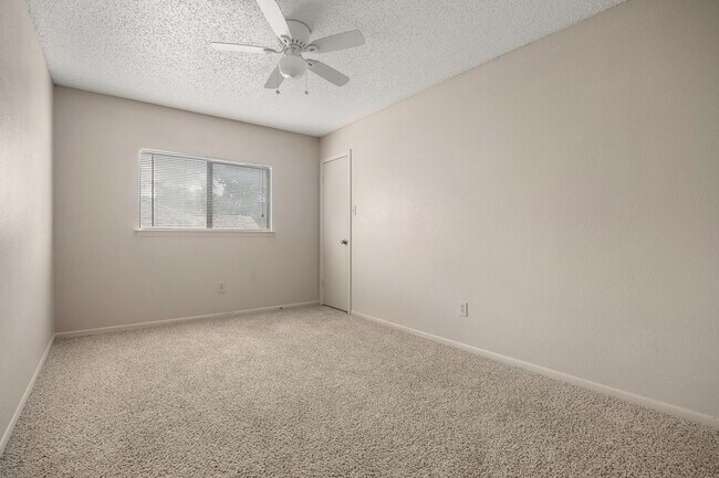 Building Photo - Large Open Floor Plan in Longs Creek!!!