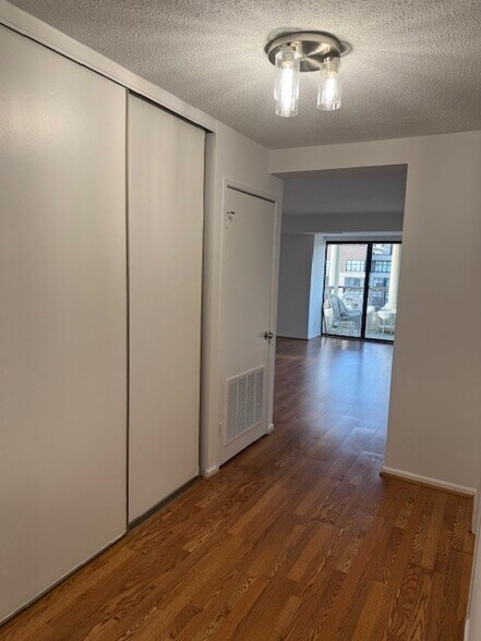 Building Photo - 1600 N Oak St