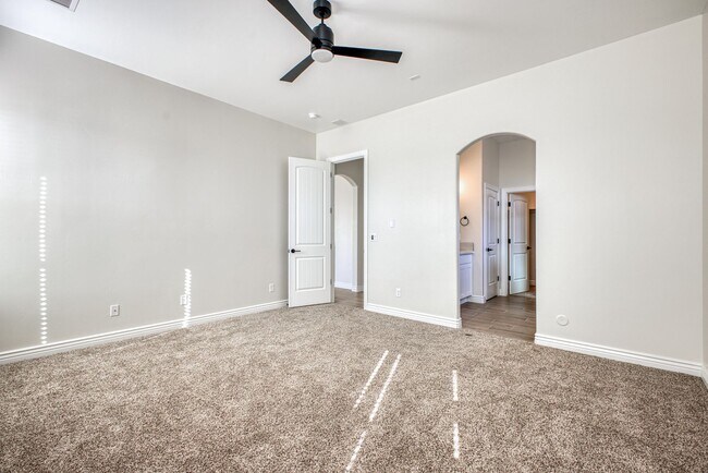 Building Photo - Beautiful East side House 4 bed-2.5 baths, part of The Overlook Casa Club that includes Swimming ...