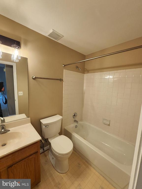 Building Photo - 218 Fernwood Pl