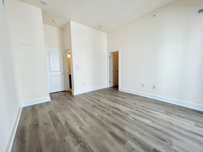 Building Photo - 1115 N American St