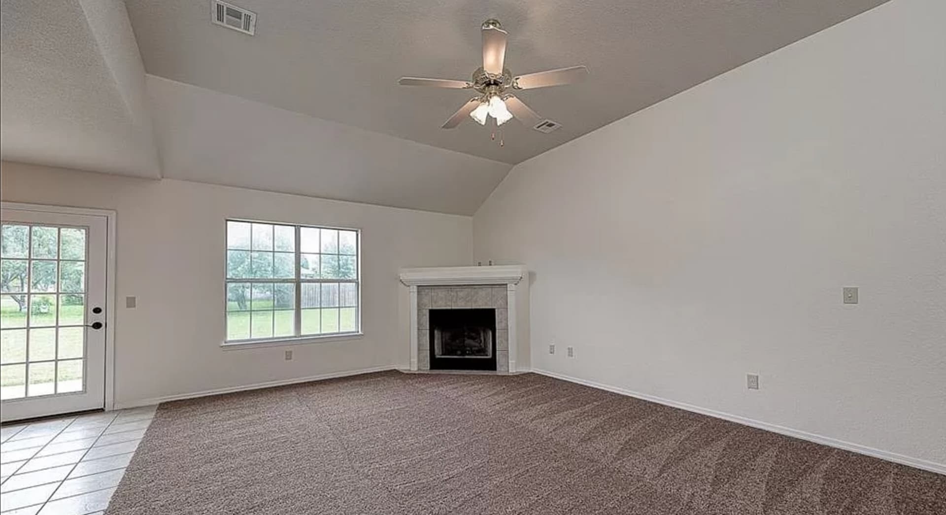 Building Photo - 400 Sun Meadow Dr