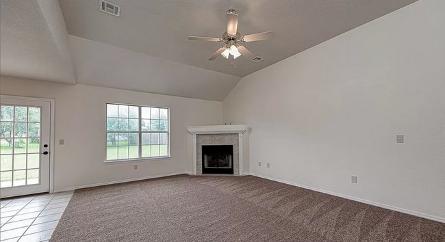 Building Photo - 400 Sun Meadow Dr