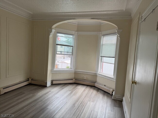 Building Photo - 555 Broadway