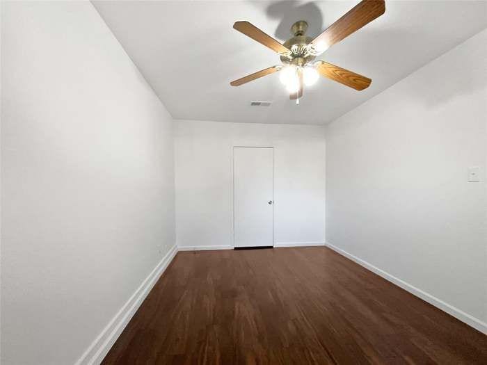 Building Photo - 2422 Kingston St