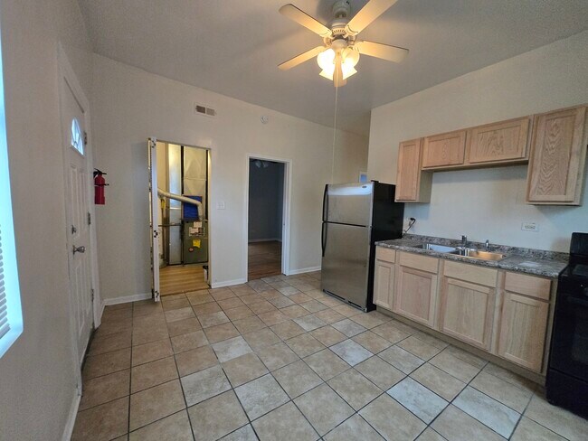 Building Photo - 7618 S Emerald Ave