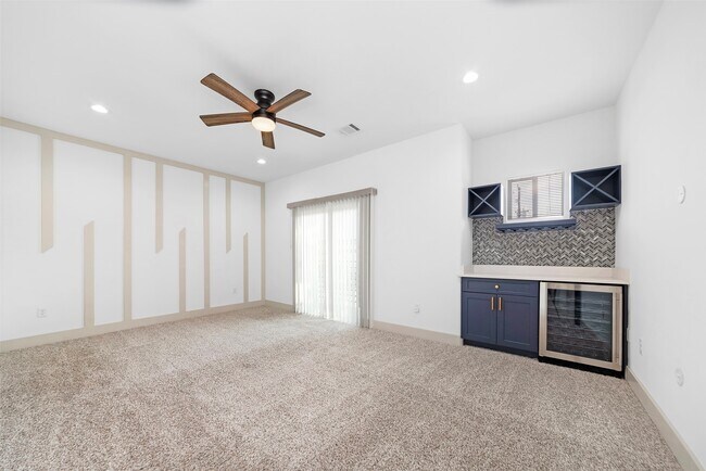 Building Photo - 837 W Little York Rd