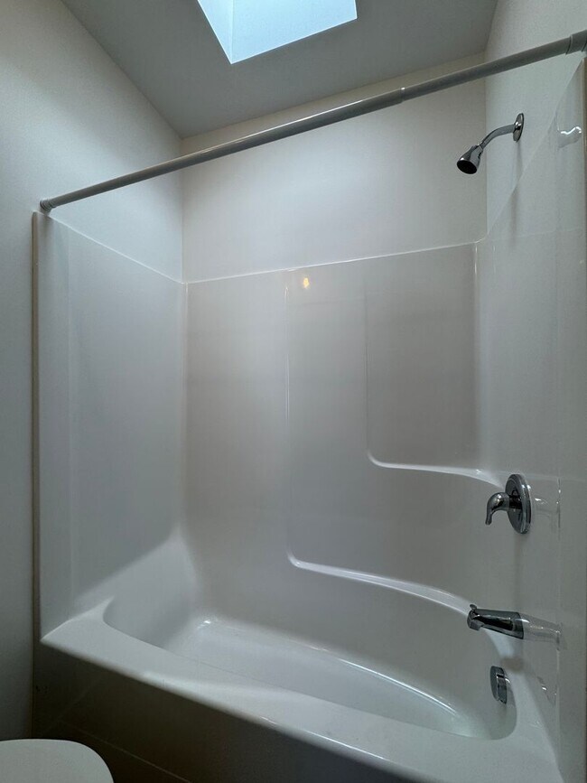 Building Photo - 4BR/3BA with Soaring Ceilings & Large Windows