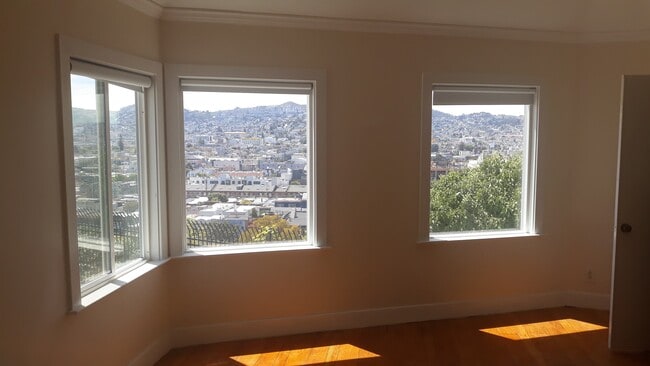 Building Photo - 2334 19th St.