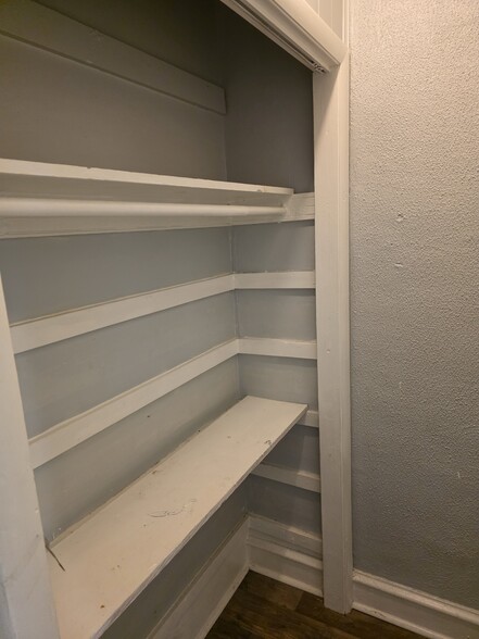 Building Photo - 404 N Daggett St