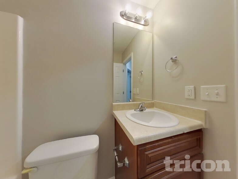 Building Photo - 247 Augusta Woods Dr