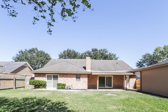 Building Photo - 15715 4 Leaf Dr