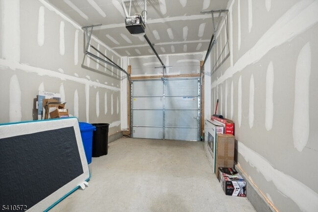 Building Photo - 4 Sadie Cir