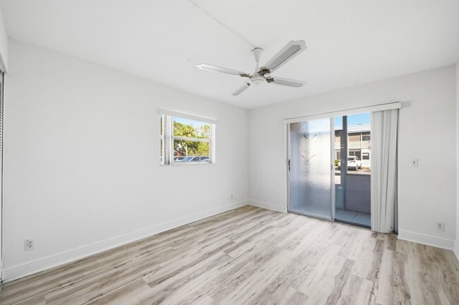 Building Photo - 452 Brittany Dr