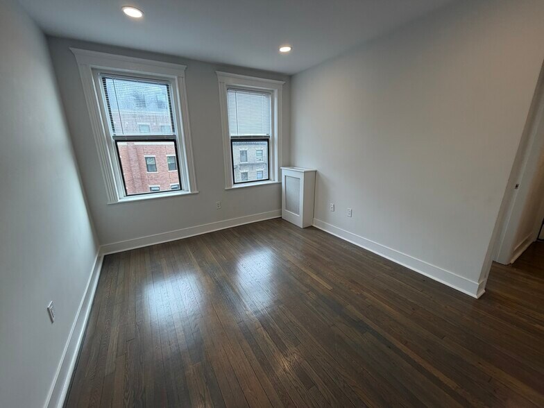 Building Photo - 19 Peterborough St