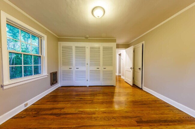 Building Photo - **NOW AVAILABLE!** 2 Bed, 1 Bath Inglewood...
