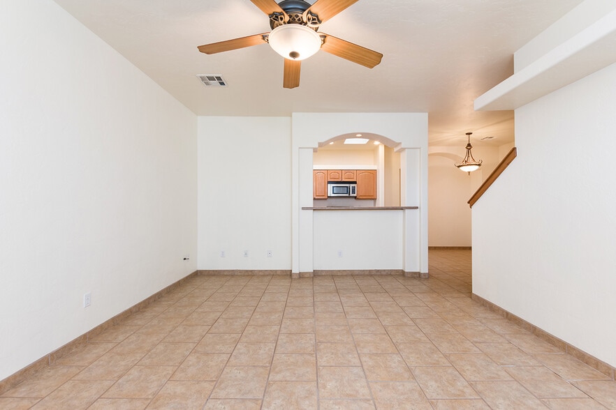 Building Photo - 2375 Saturn Cir