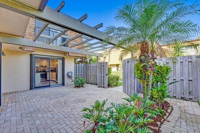 Building Photo - 3134 SW 20th Terrace