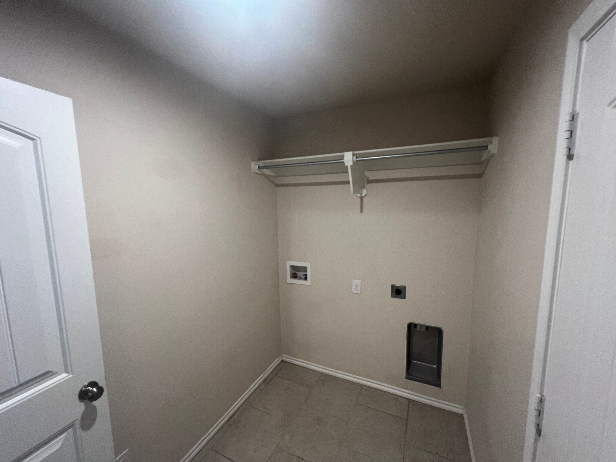 Laundry room - 3705 Pontiac Ave