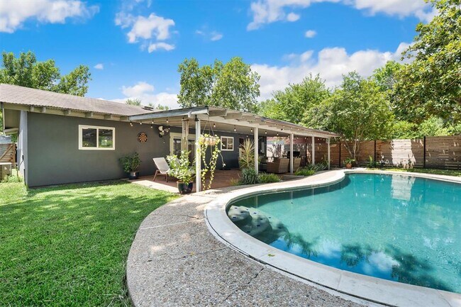 Building Photo - 4412 Dovemeadow Dr