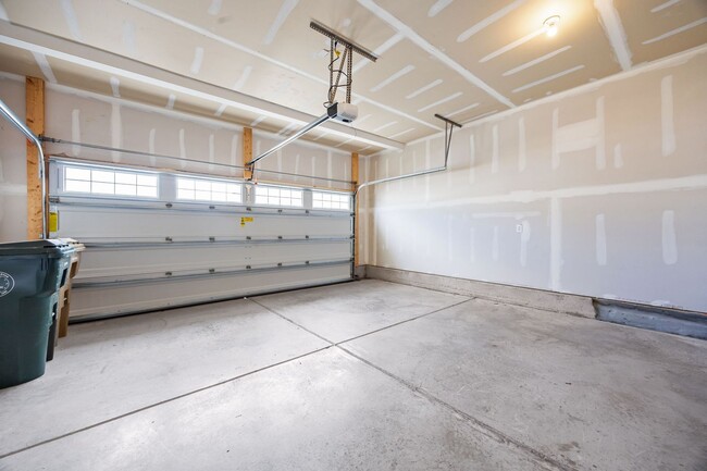 Building Photo - Charming 3BD/2.5BA Located In raleigh NC!!!