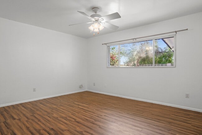 Building Photo - Prime ASU Location 5BR Home with Pool & Garage