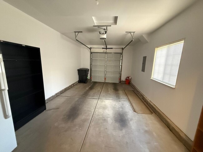 Building Photo - 2 bedroom, 2 1/2 bath condo in the NORTHEAST side of Colorado Springs