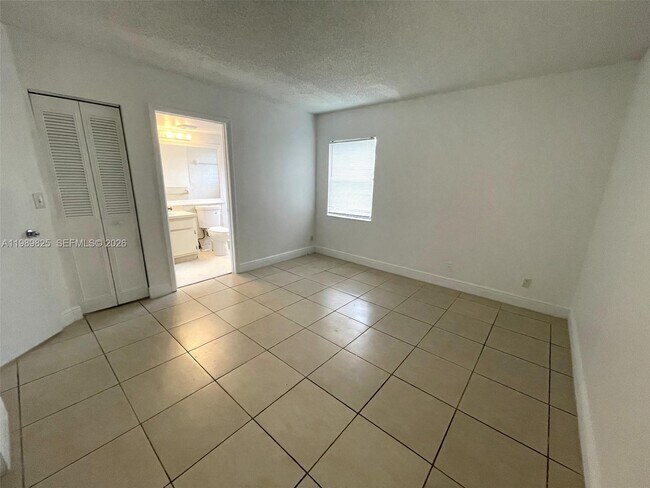 Building Photo - 2390 Coral Springs Dr