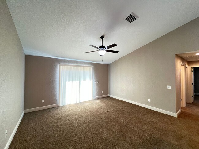 Building Photo - Beautiful 3 BD/2BA Home in Beautiful Ocklawaha!!!