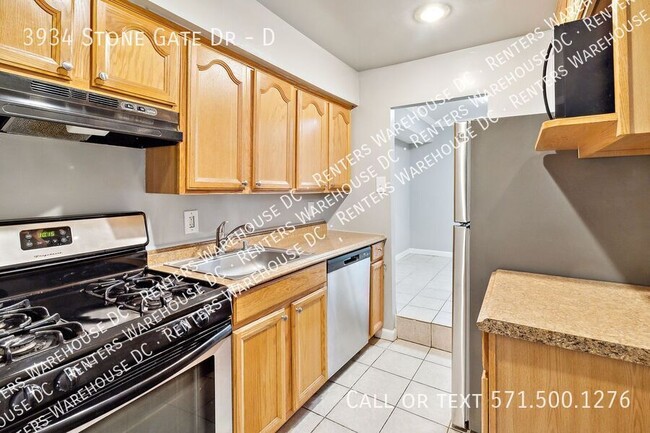 Building Photo - Move in ready 1Bd/1Bth home in the gated S...