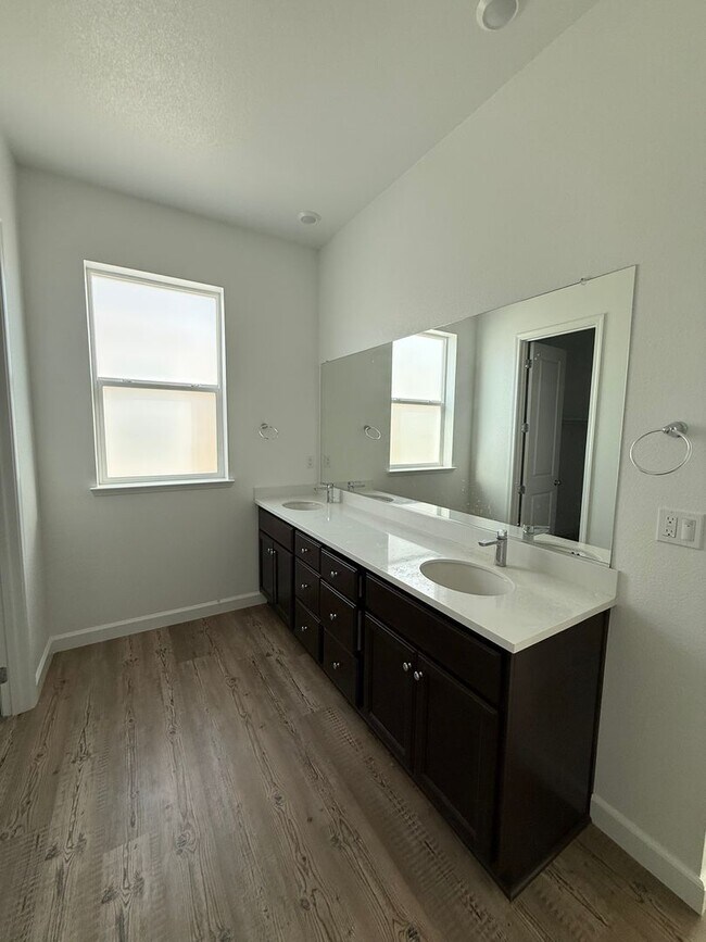 Building Photo - LAKE VIEW