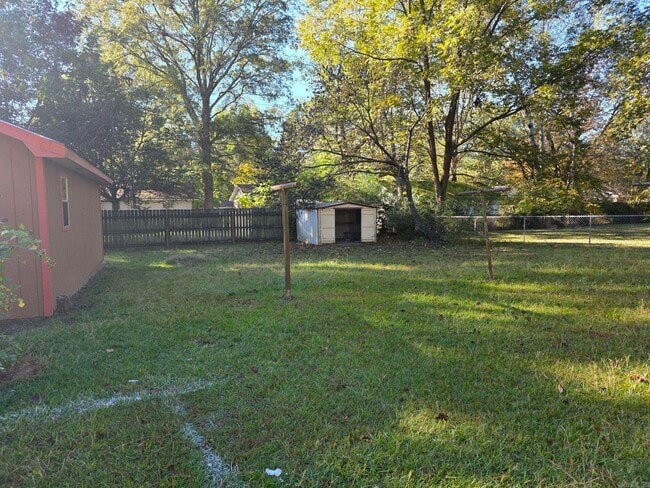 Building Photo - 3 Apache Dr