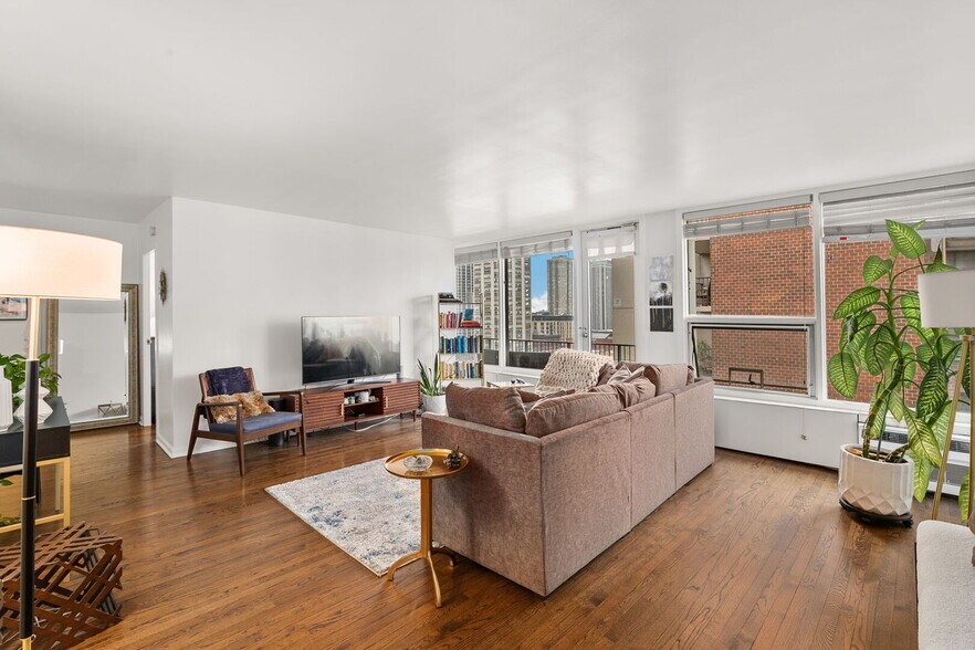 Building Photo - 1400 N State Pky