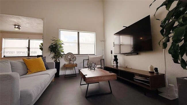 Building Photo - 10231 Fontainebleau Blvd