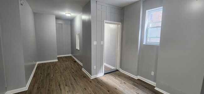 Building Photo - 1126 Kerlin St