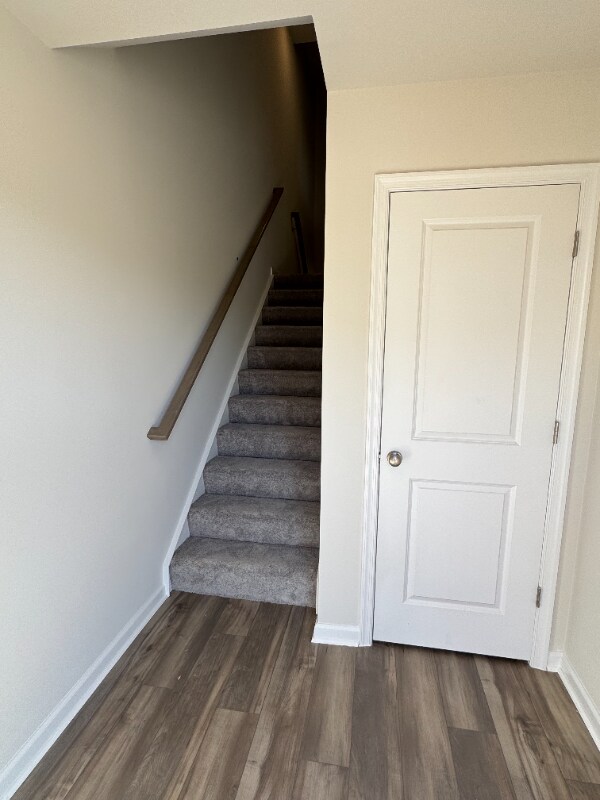 Building Photo - 5886 Ginger Dr