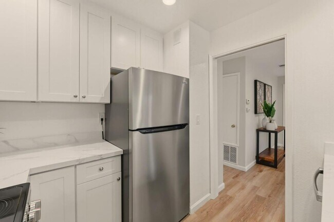 Building Photo - 3401 La Terrace Cir