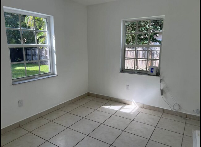 Building Photo - 6550 SW 53rd Terrace