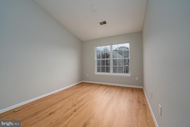 Building Photo - 20821 Shamrock Glen Cir