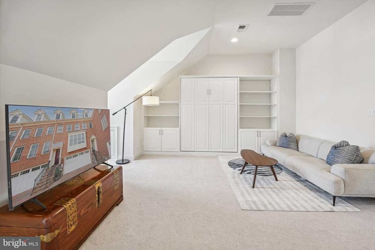 Building Photo - 10669 Yorktown Ct