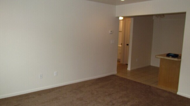 Building Photo - Available June 21!!