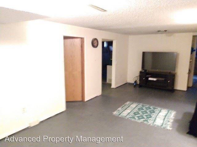 Building Photo - 5 br, 2 bath House - 1944 Hayes Drive