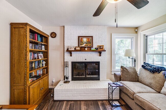 Building Photo - 6040 Airway Ln