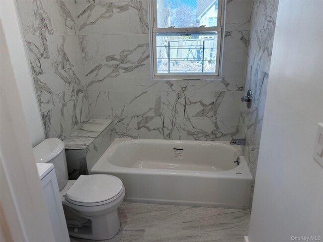 Building Photo - 862 Station Pl